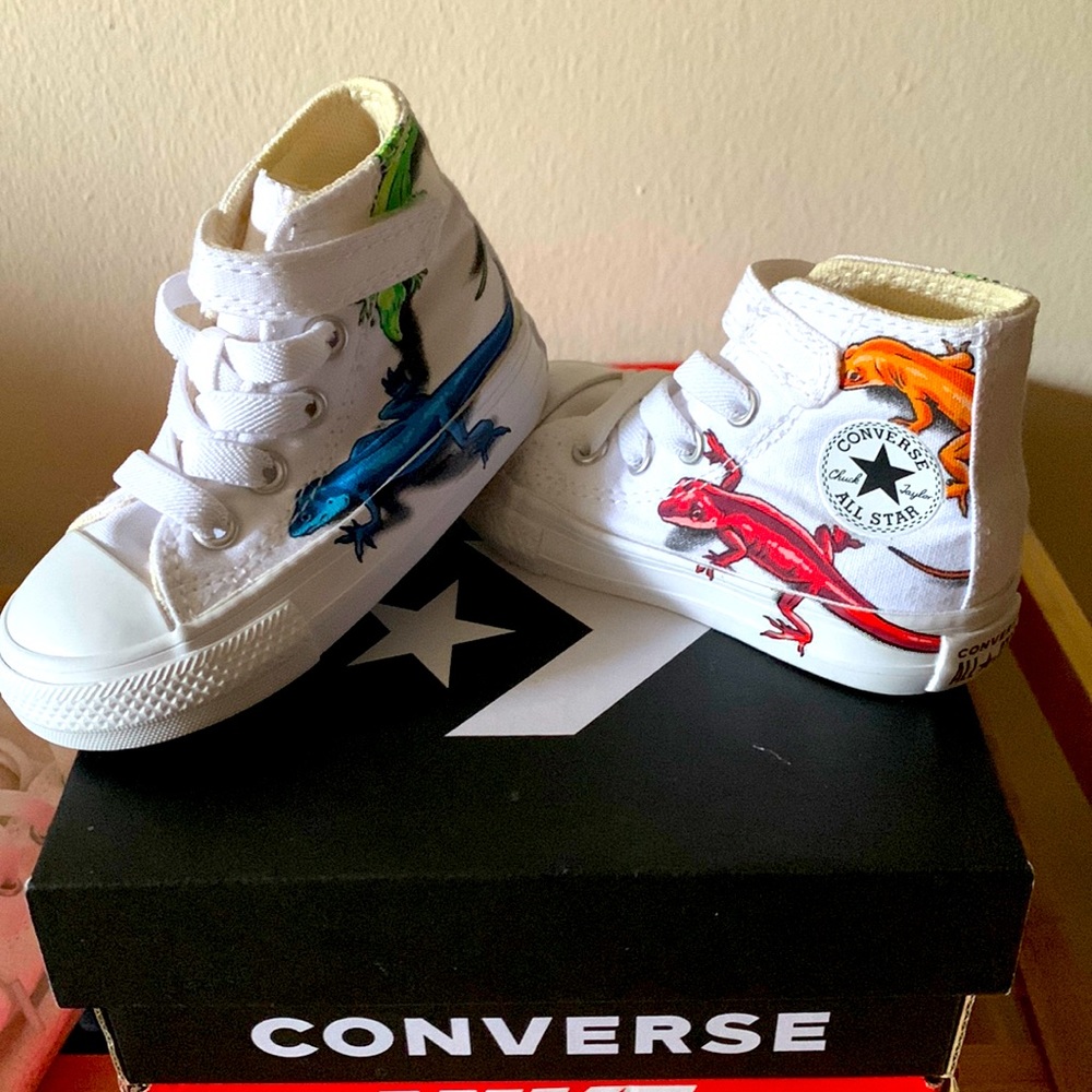 Never worn, size 4 Converse